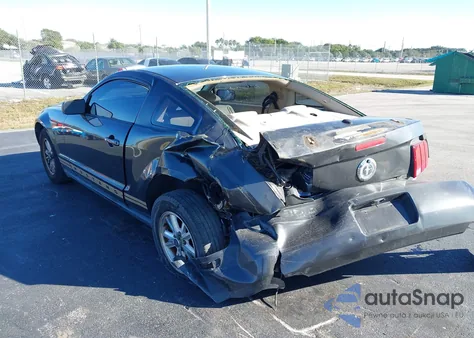 2008 Ford Mustang V6 Deluxe/V6 Premium z USA, uszkodzony, nr VIN 1ZVHT80N885162474